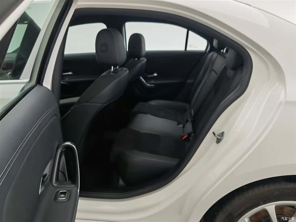 Mercedes-Benz A-Class, 2021 15
