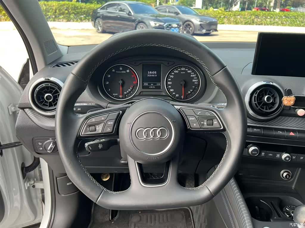 Audi Q2L, 2024 8