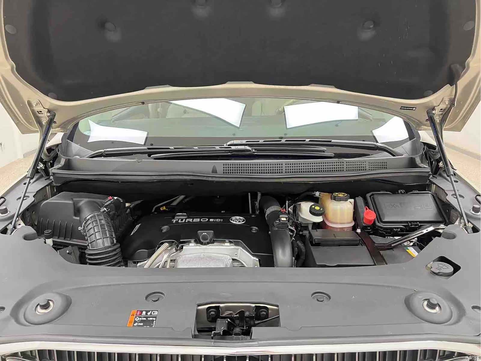 Buick GL8, 2019 19