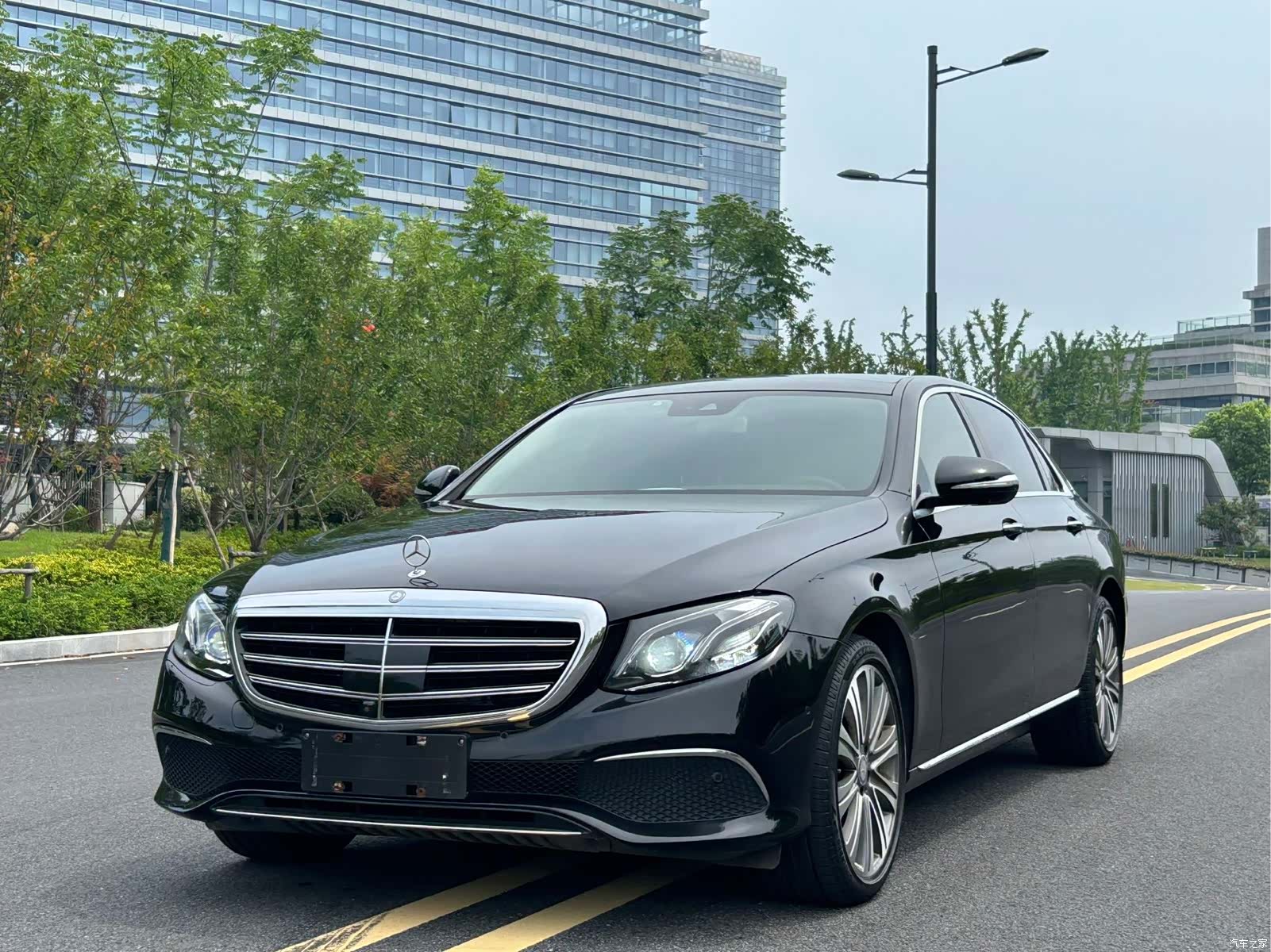 Mercedes-Benz E-Class, 2017 1
