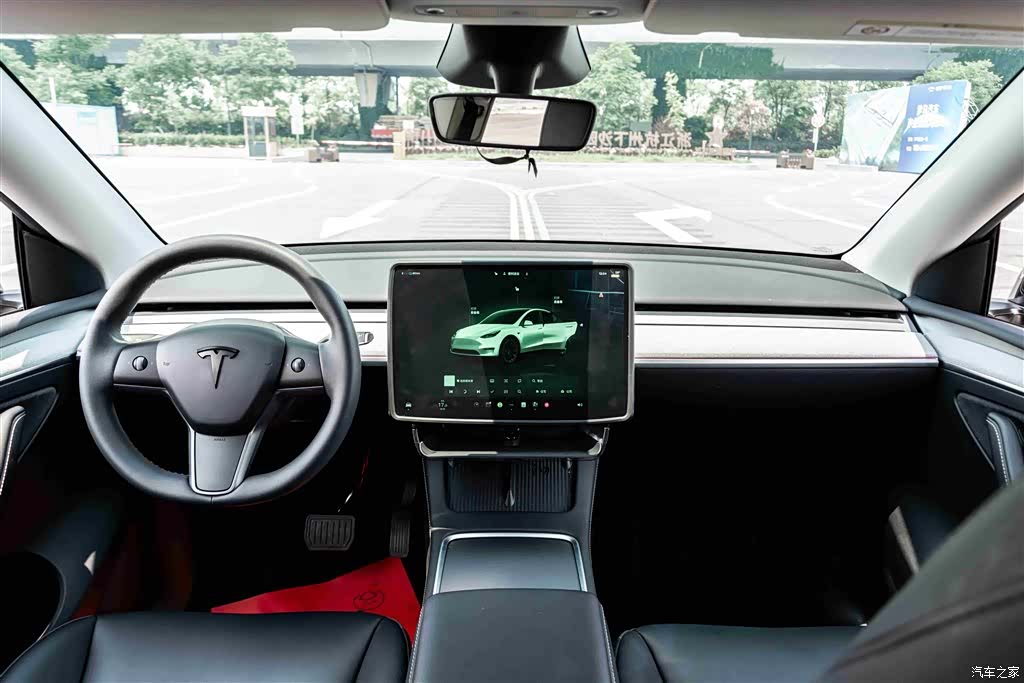 Tesla Model Y, 2024 18