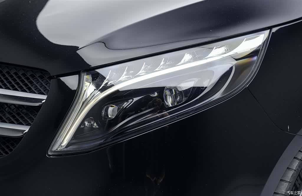 Mercedes-Benz V-Class, 2024 8