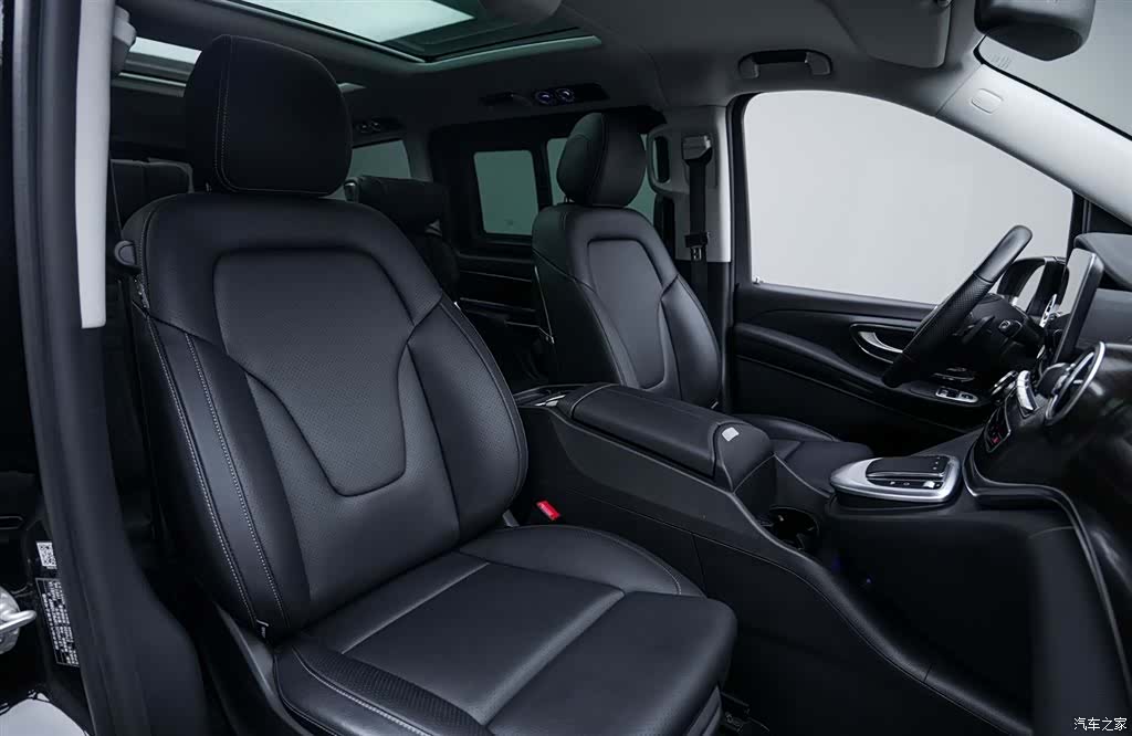 Mercedes-Benz V-Class, 2024 13