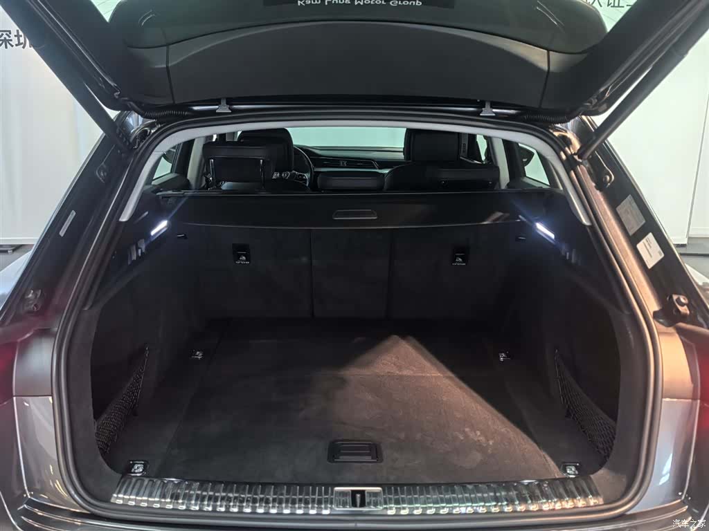 Audi e-tron, 2022 10