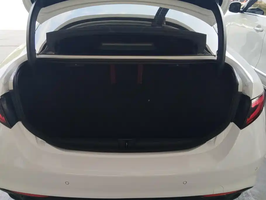 Alfa Romeo Giulia Alfa Romeo Giulia