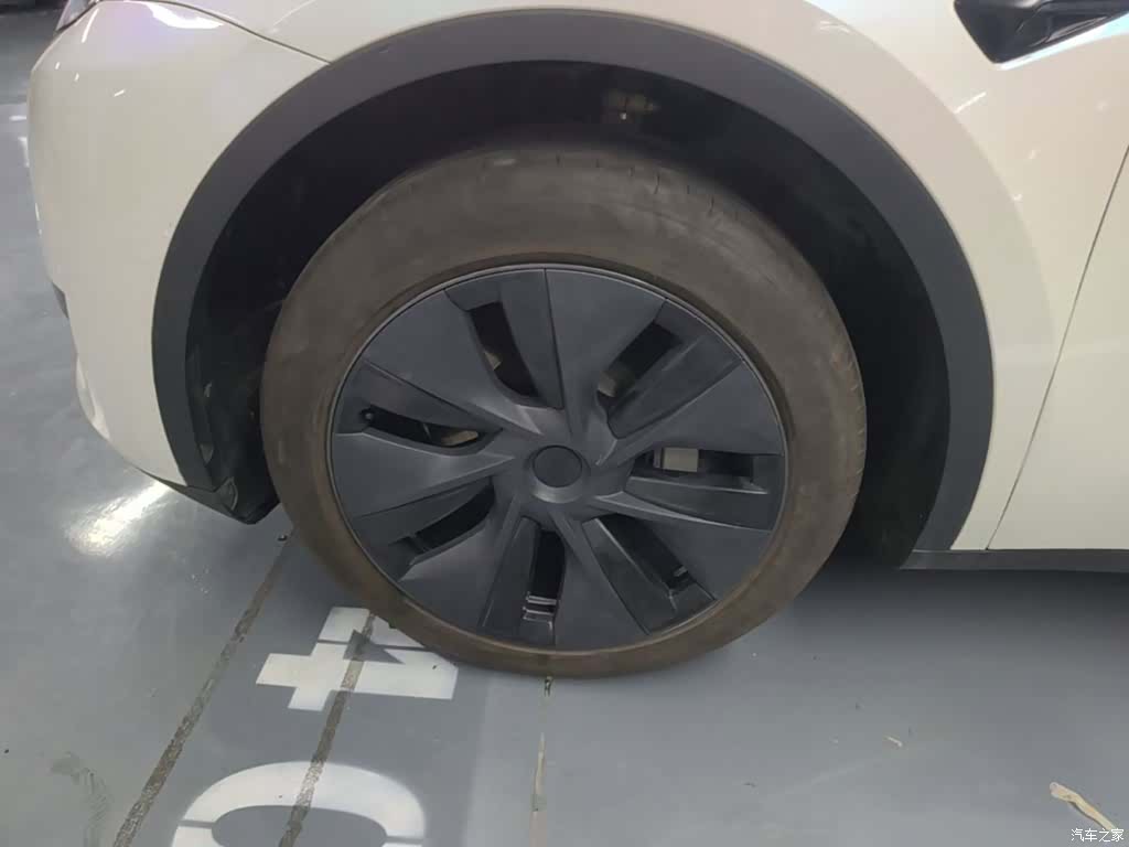 Tesla Model Y, 2023 23