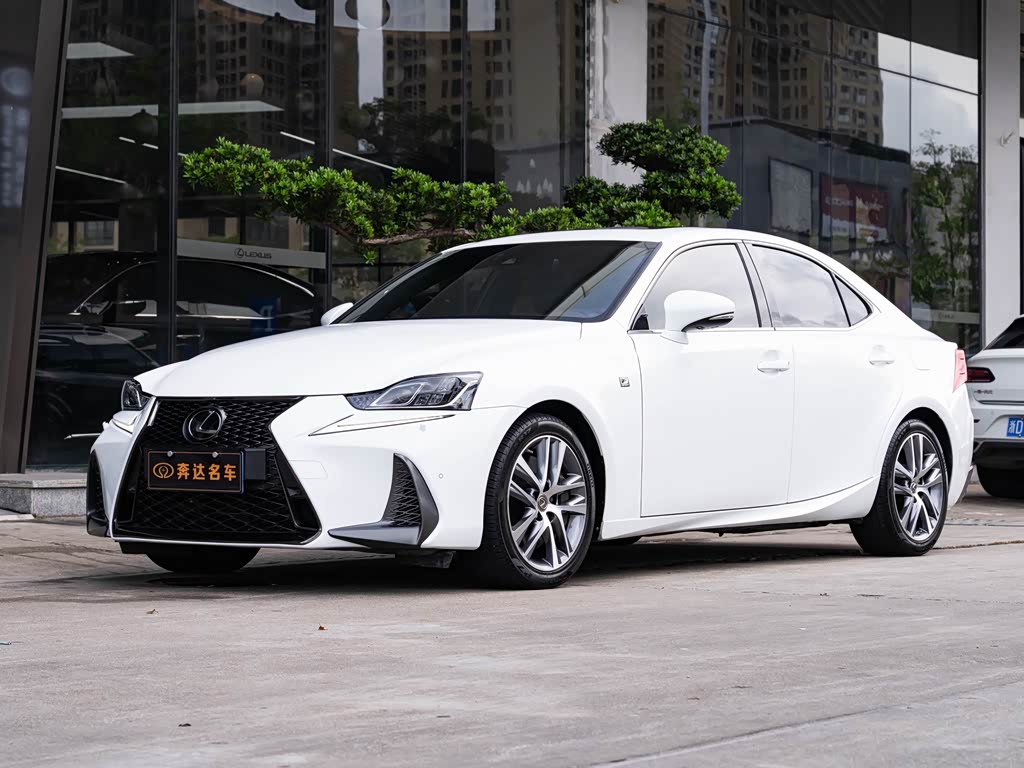 Lexus IS