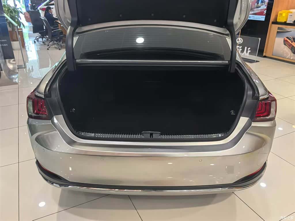 Lexus ES, 2022 9