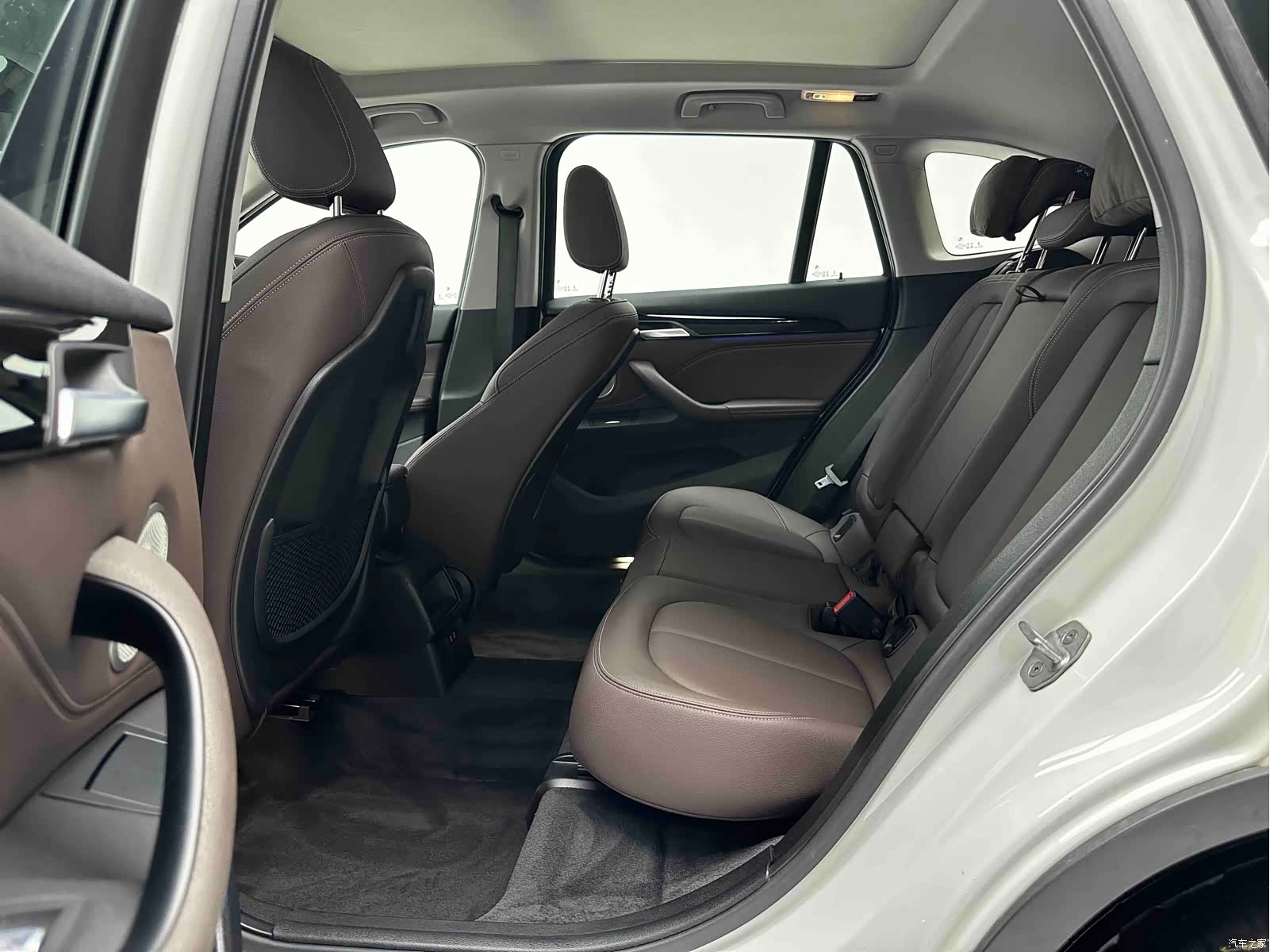 BMW X1, 2023 все фото