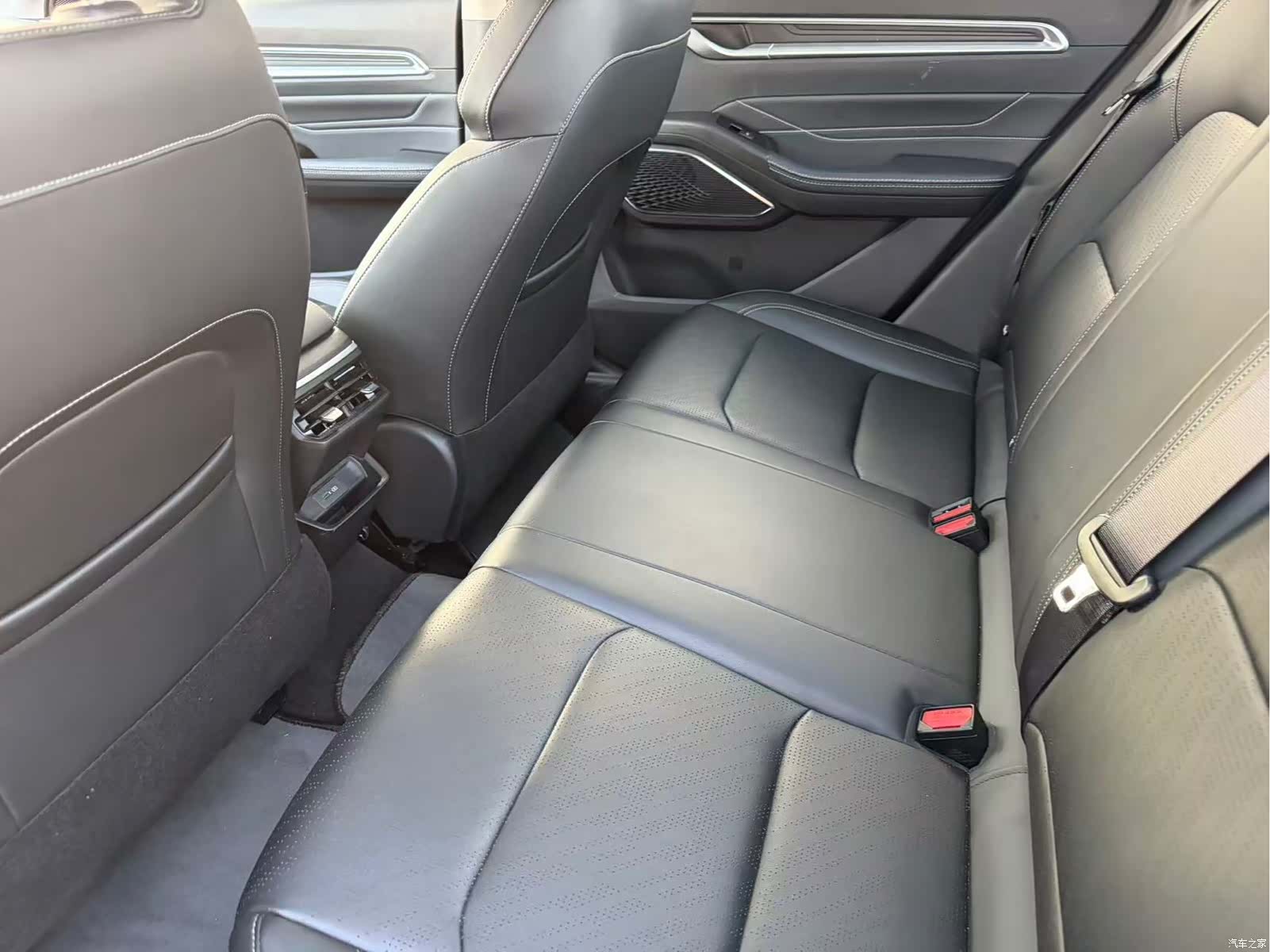 Geely Emgrand, 2022 все фото
