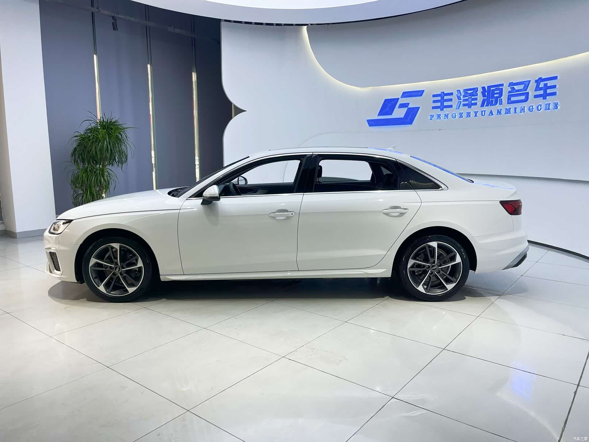 Audi A4L, 2022 3