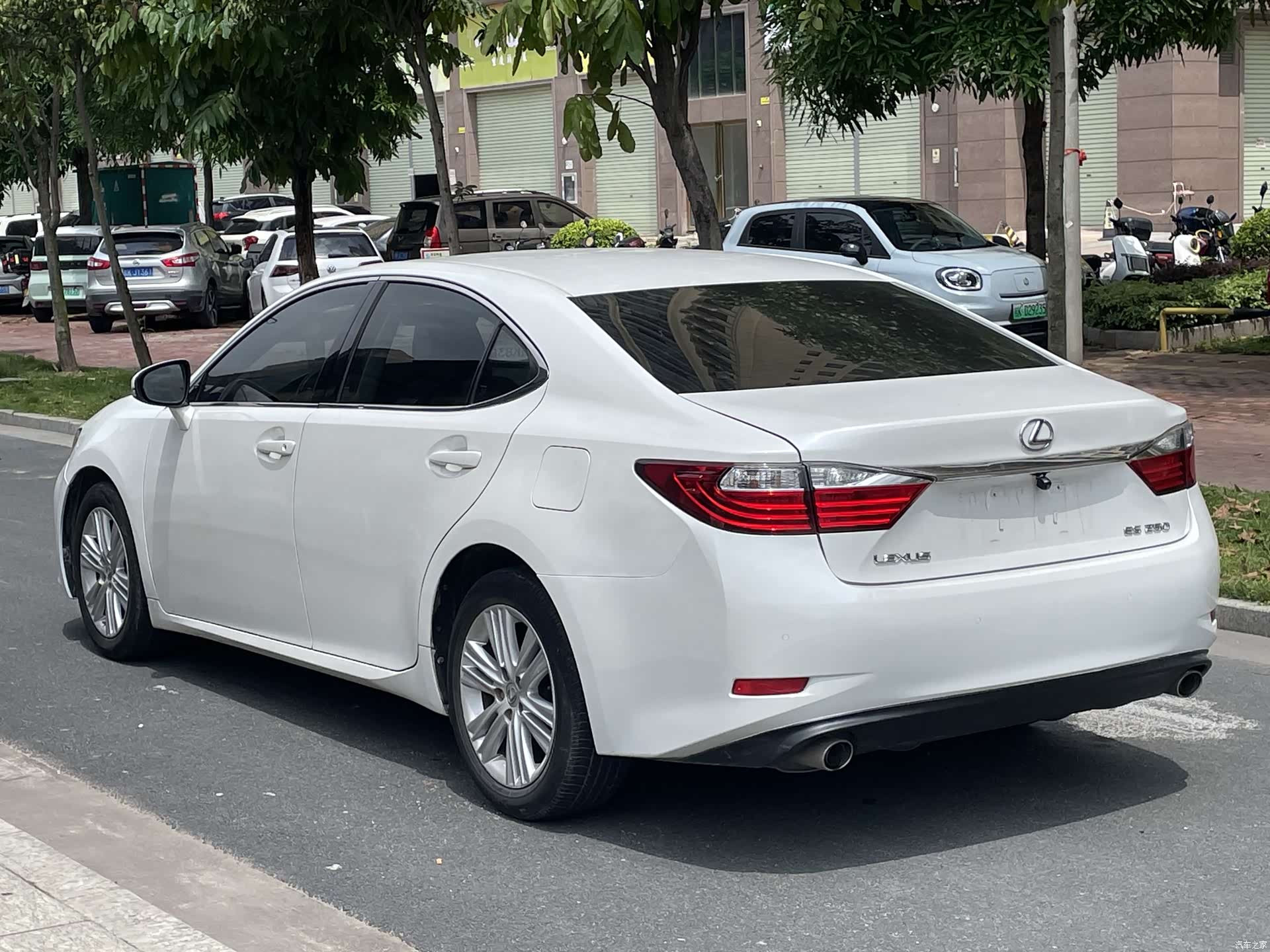 Lexus ES, 2013 6