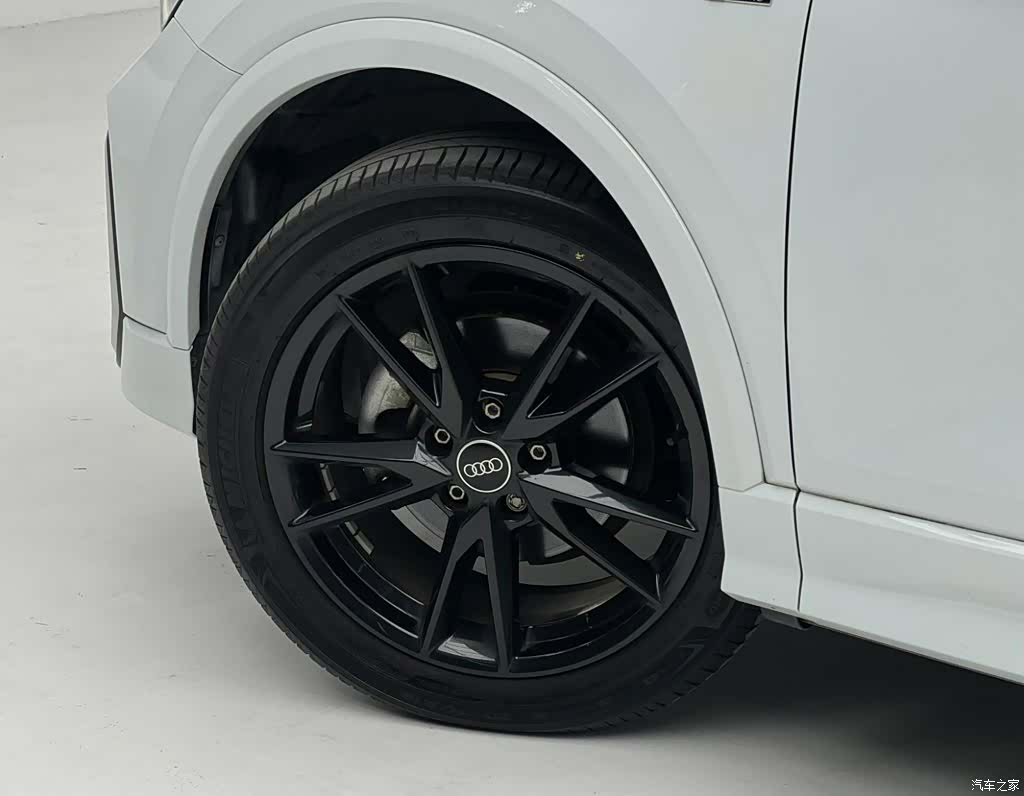 Audi Q2L, 2022 10