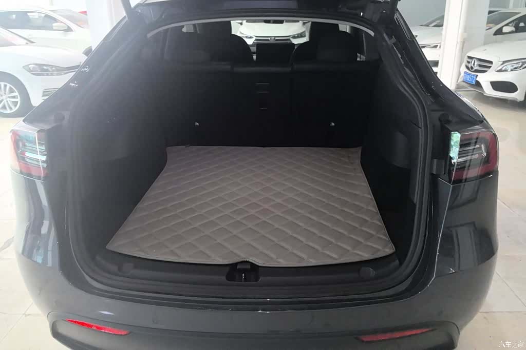 Tesla Model Y, 2021 4