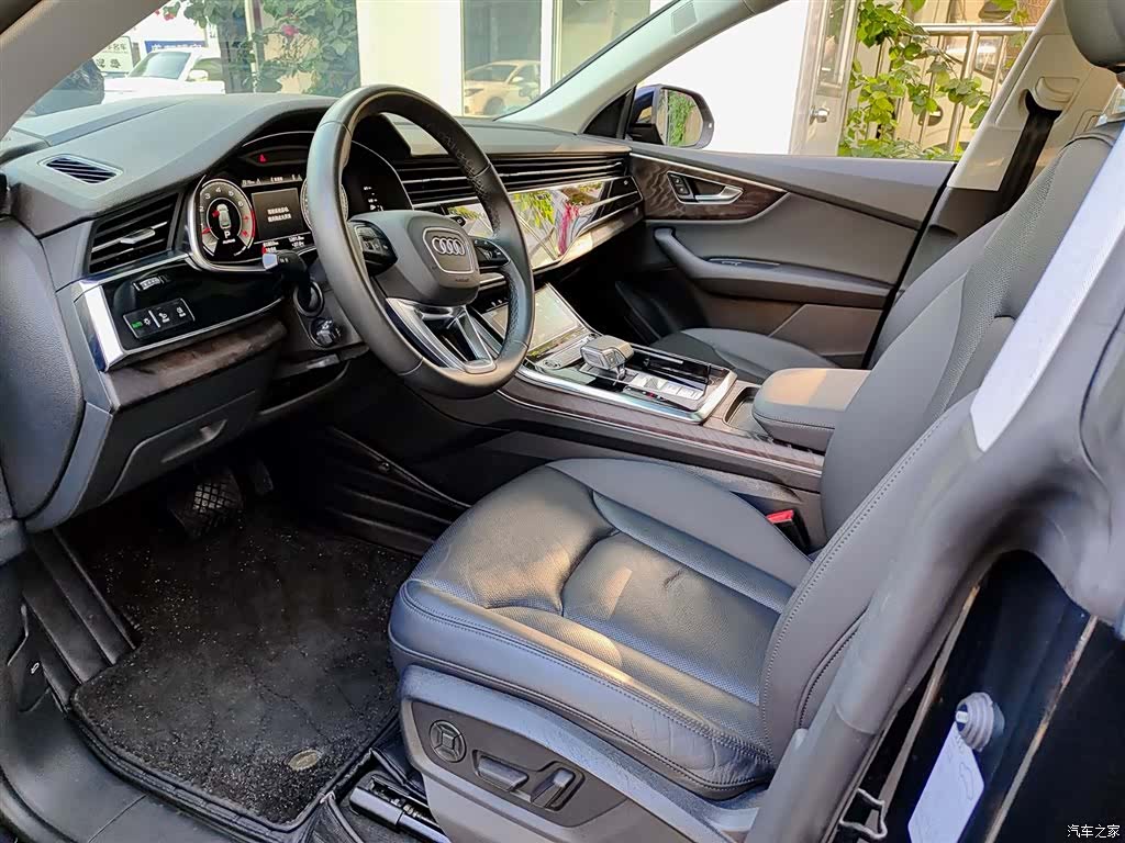 Audi Q8, 2022 7