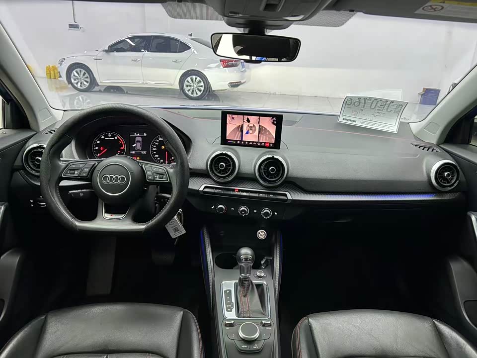 Audi Q2L