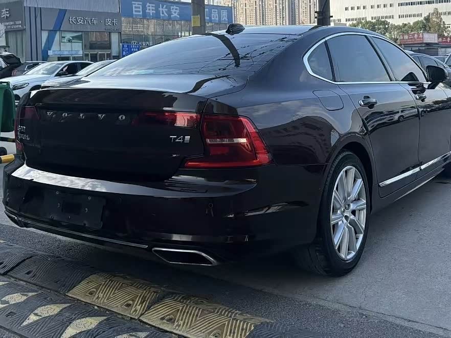 Volvo S90