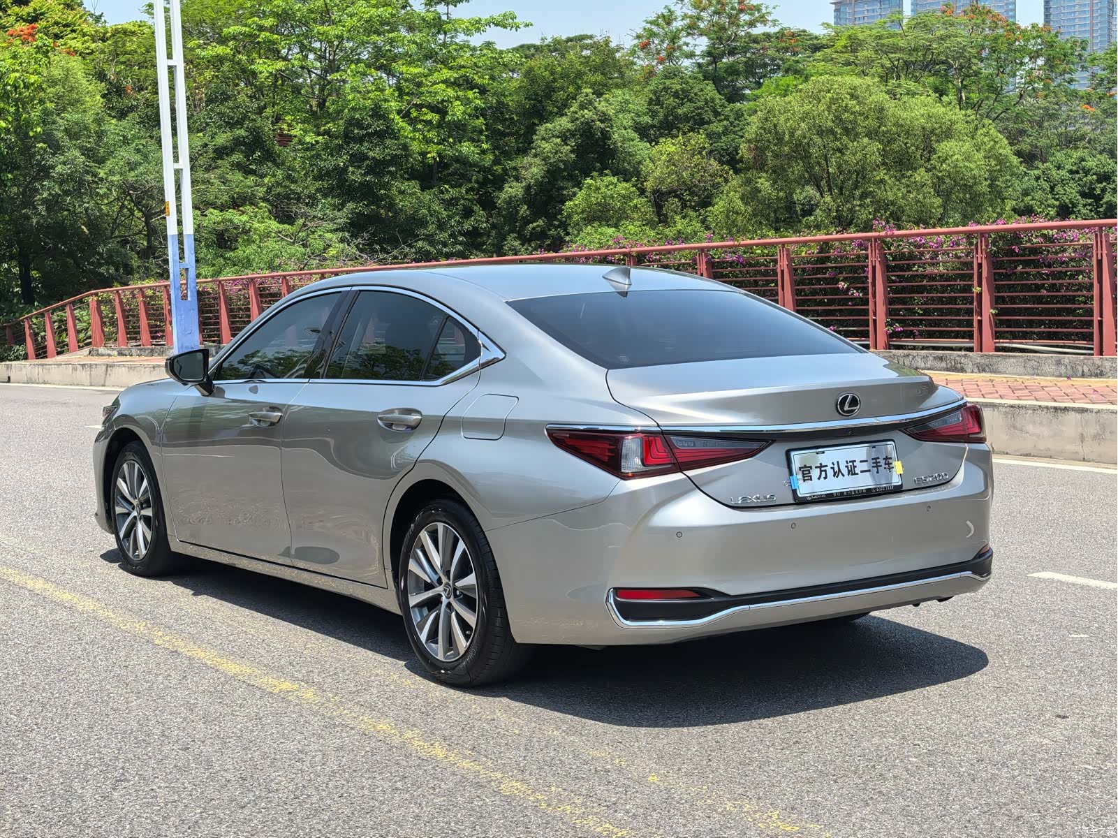 Lexus ES, 2019 8