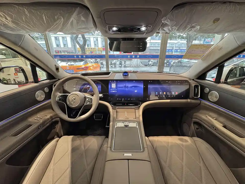 AITO Ask the world M9