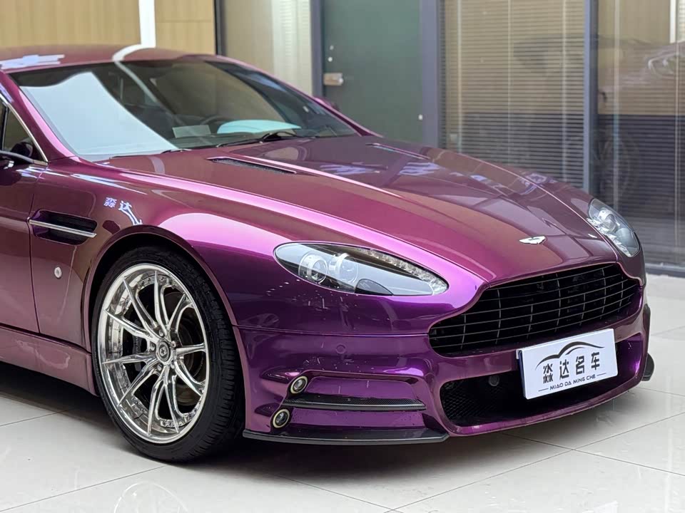 Aston Martin V8 Vantage Aston Martin V8 Vantage