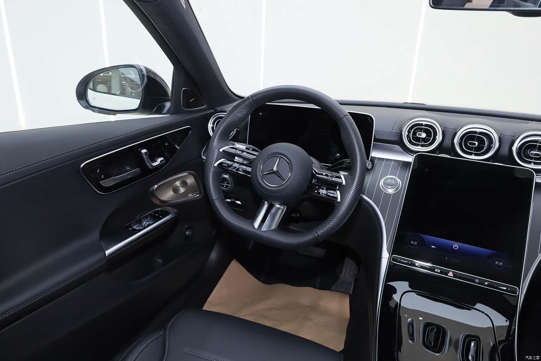 Mercedes-Benz C-Class, 2024 26