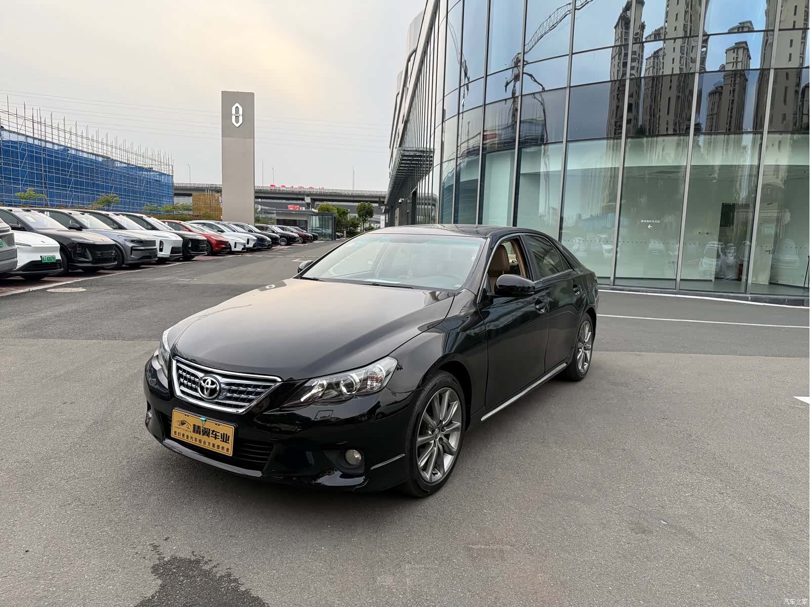 Toyota 2.5V, 2013 1
