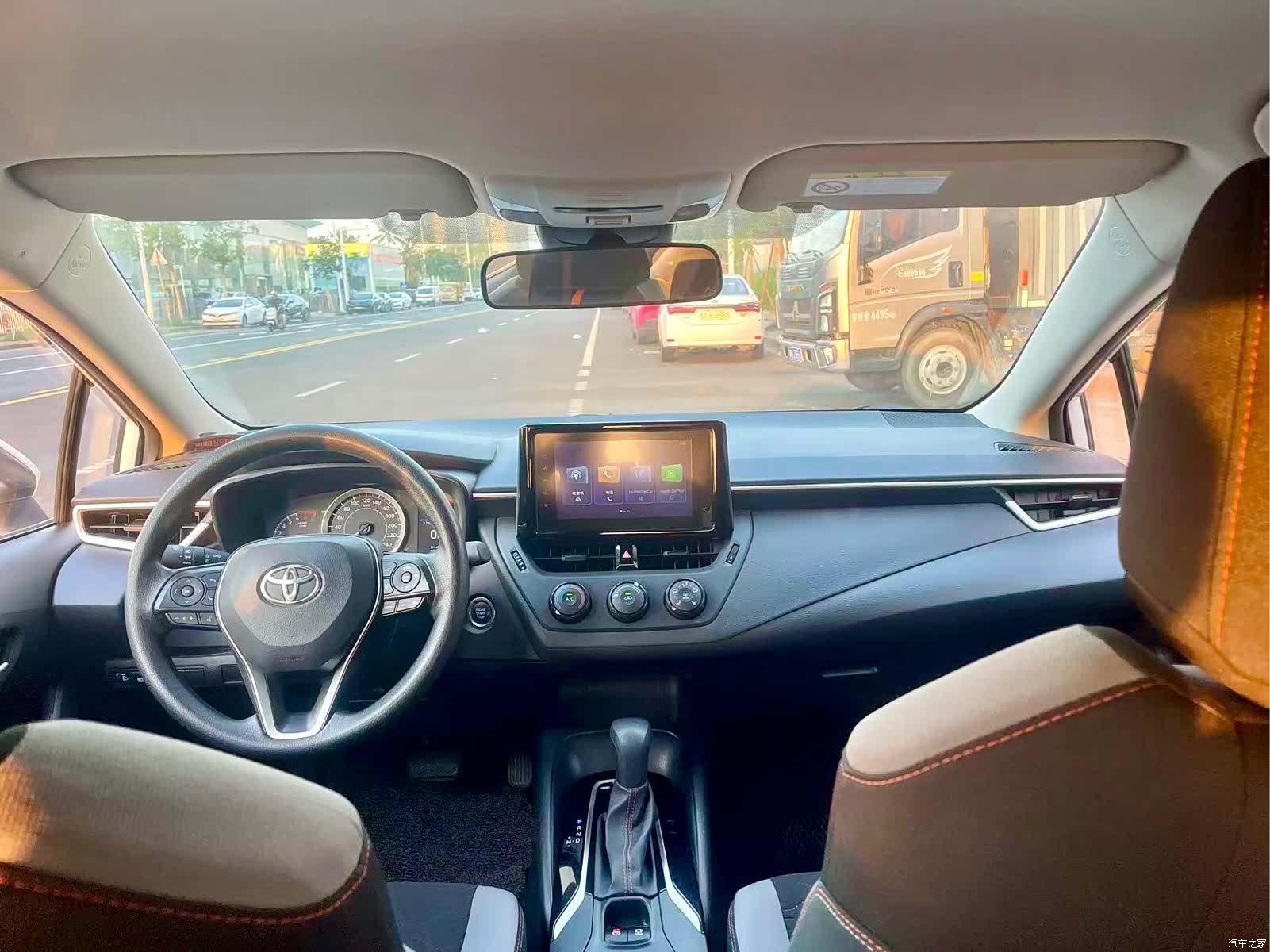 Toyota Corolla, 2023 все фото