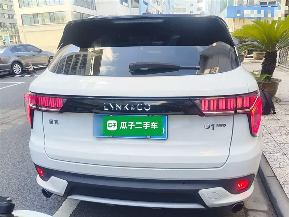Lynk & Co 01