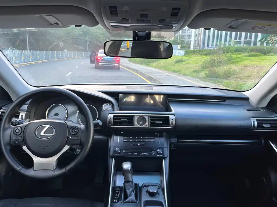 Lexus IS