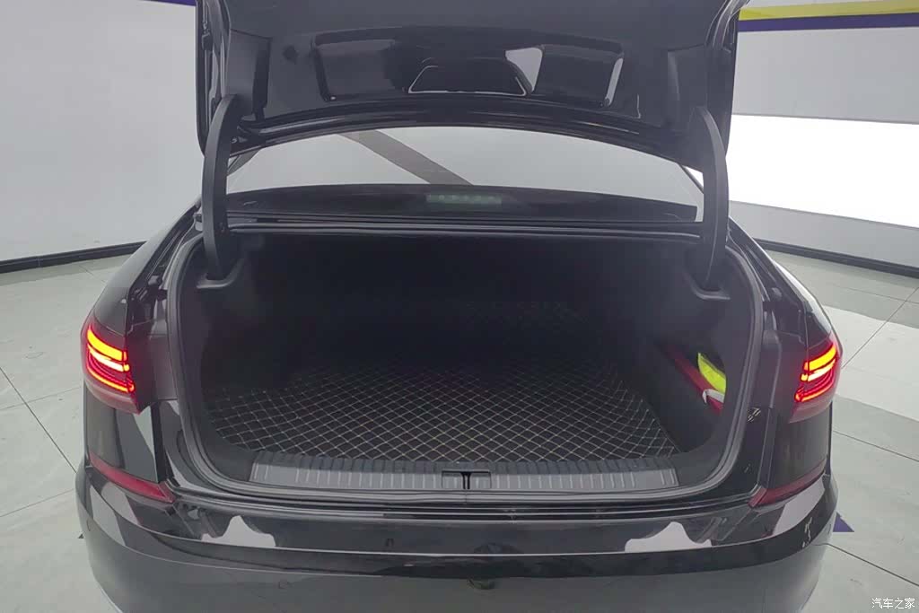 Volkswagen Passat, 2023 4