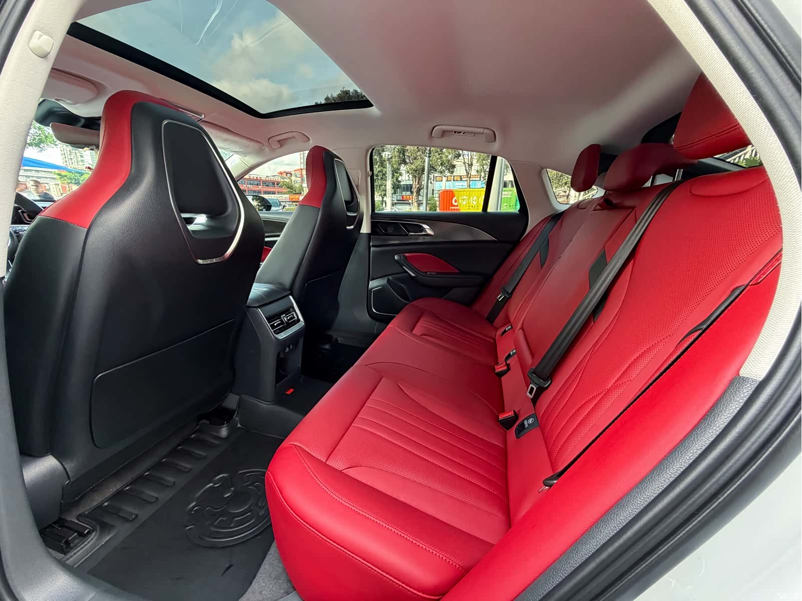 Hongqi H6, 2026 9