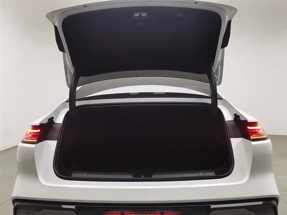 Geely Galaxy Galaxy E8