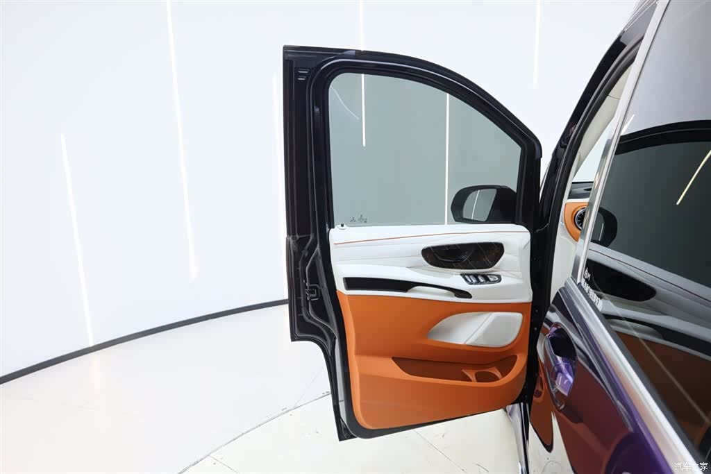 Mercedes-Benz 7, 2021 17