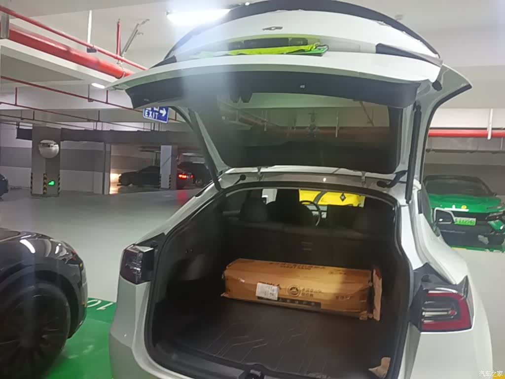 Tesla Model Y, 2023 19
