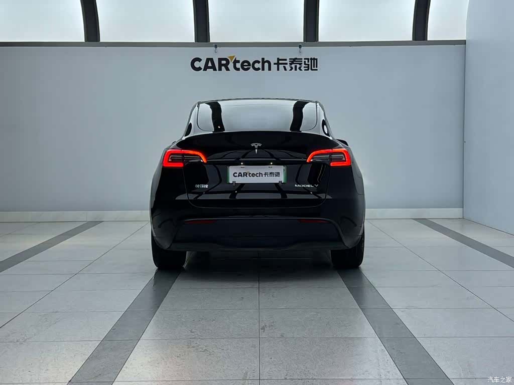 Tesla Model Y, 2021 4