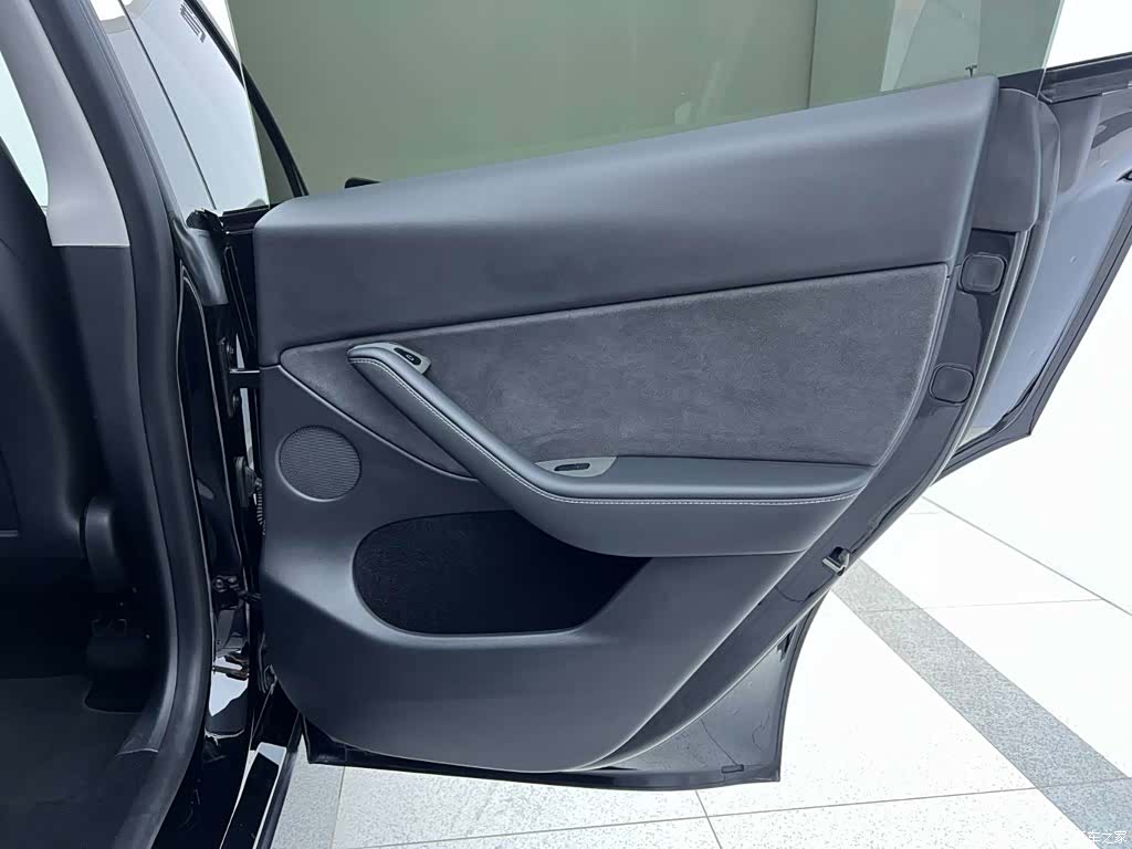 Tesla Model Y, 2021 25