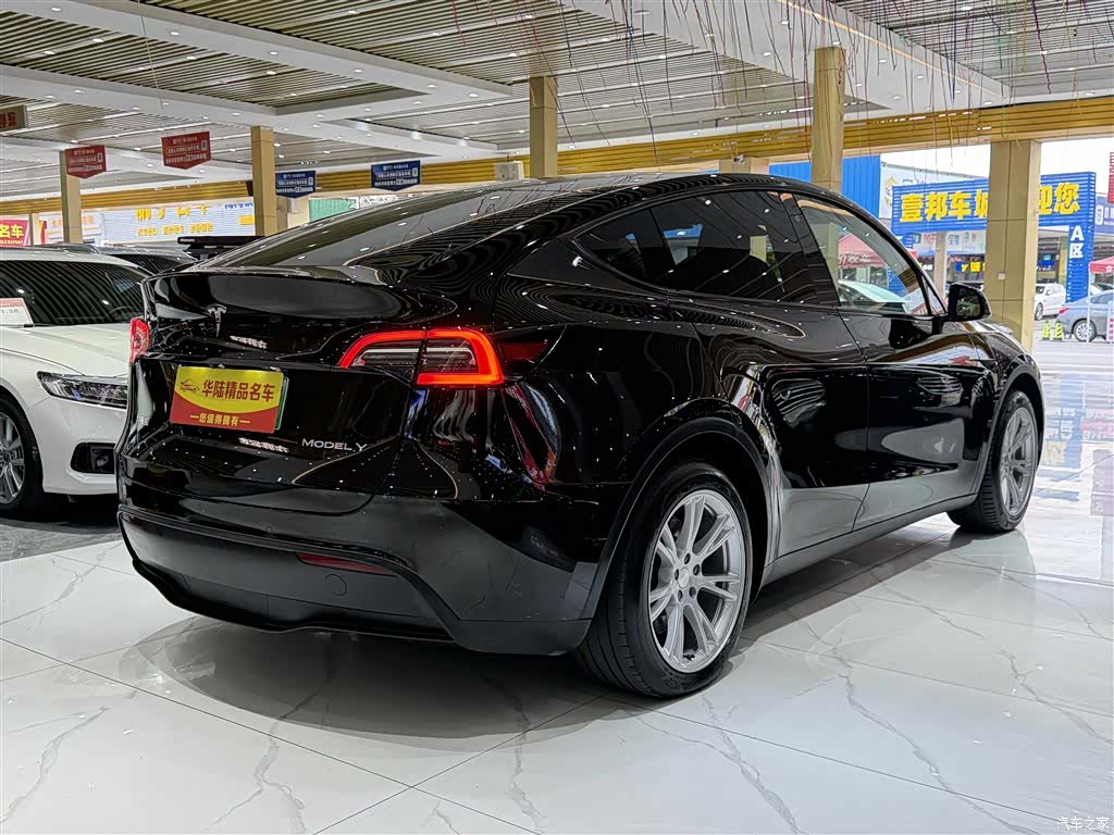 Tesla Model Y, 2023 6