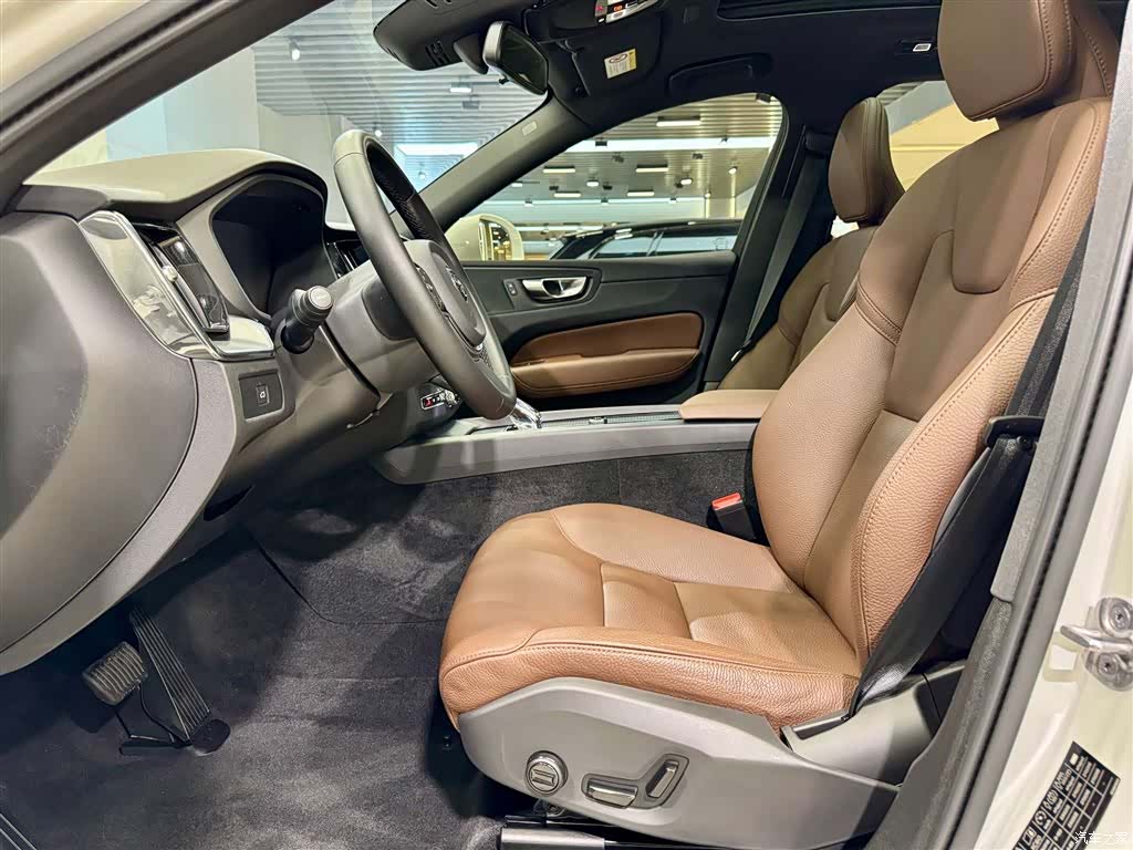 Volvo XC60, 2025 18