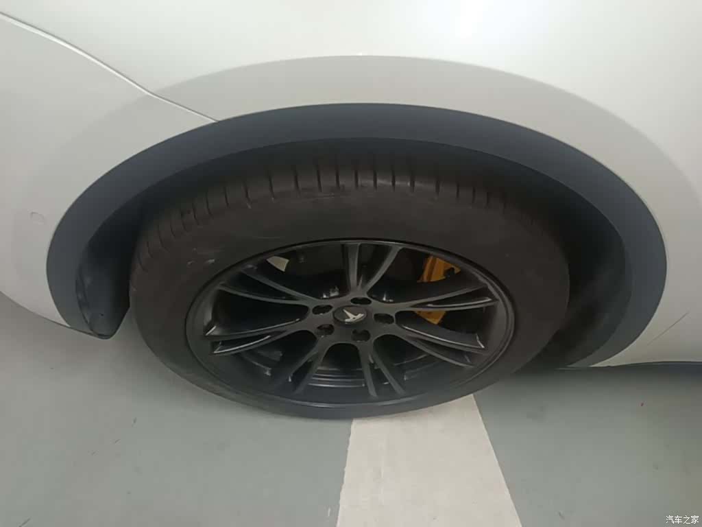 Tesla Model Y, 2023 23