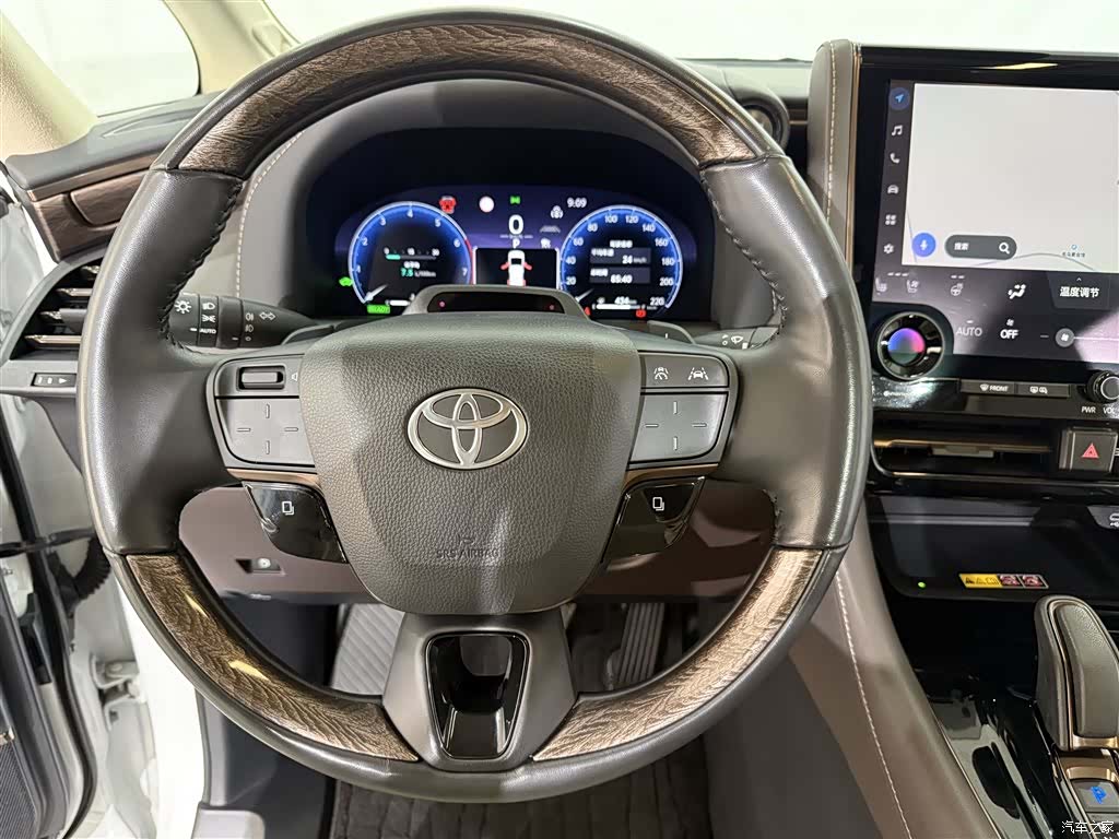 Toyota Alphard, 2024 12