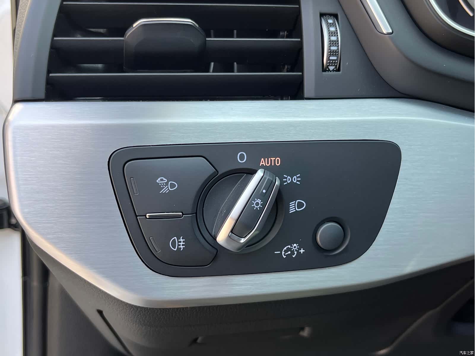 Audi A4L, 2020 16