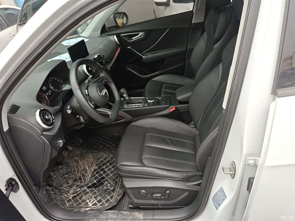 Audi Q2L, 2023 11