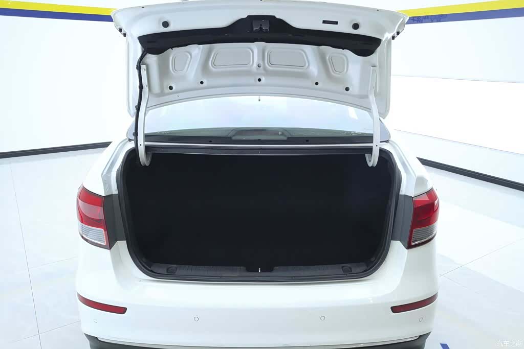 Kia K2, 2015 4