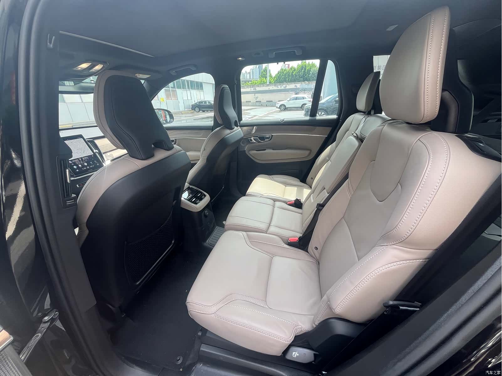 Volvo XC90, 2025 10