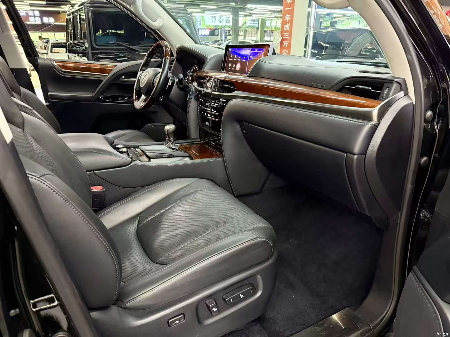 Lexus LX, 2016 14
