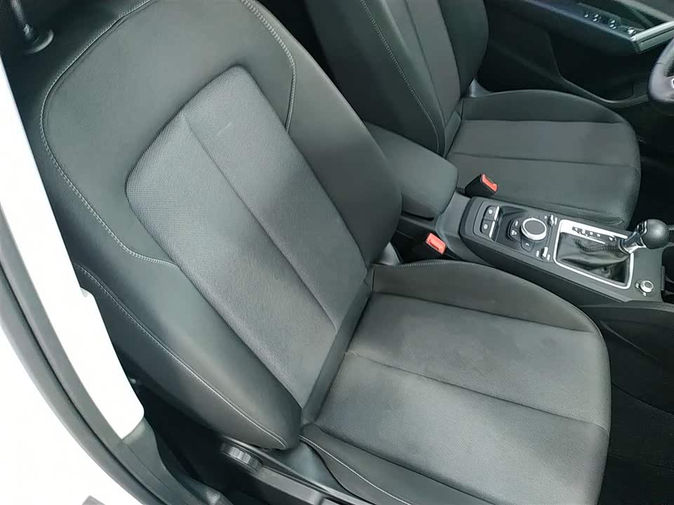 Audi Q2L Audi Q2L