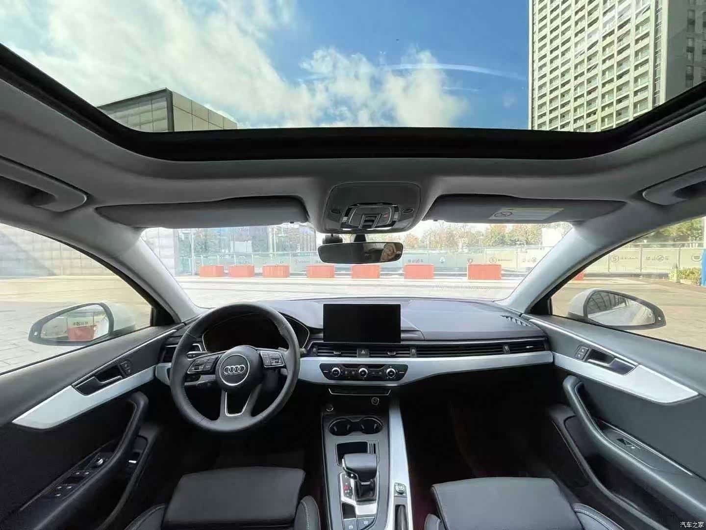 Audi A4L, 2020 все фото