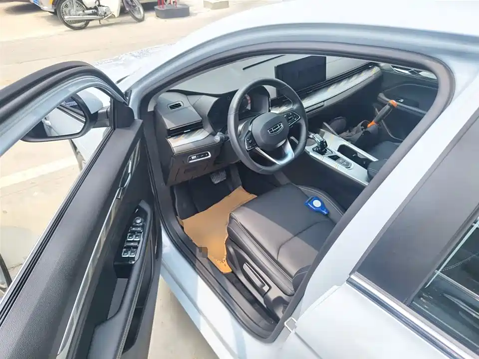 Geely Emgrand L HiP Geely Emgrand L HiP