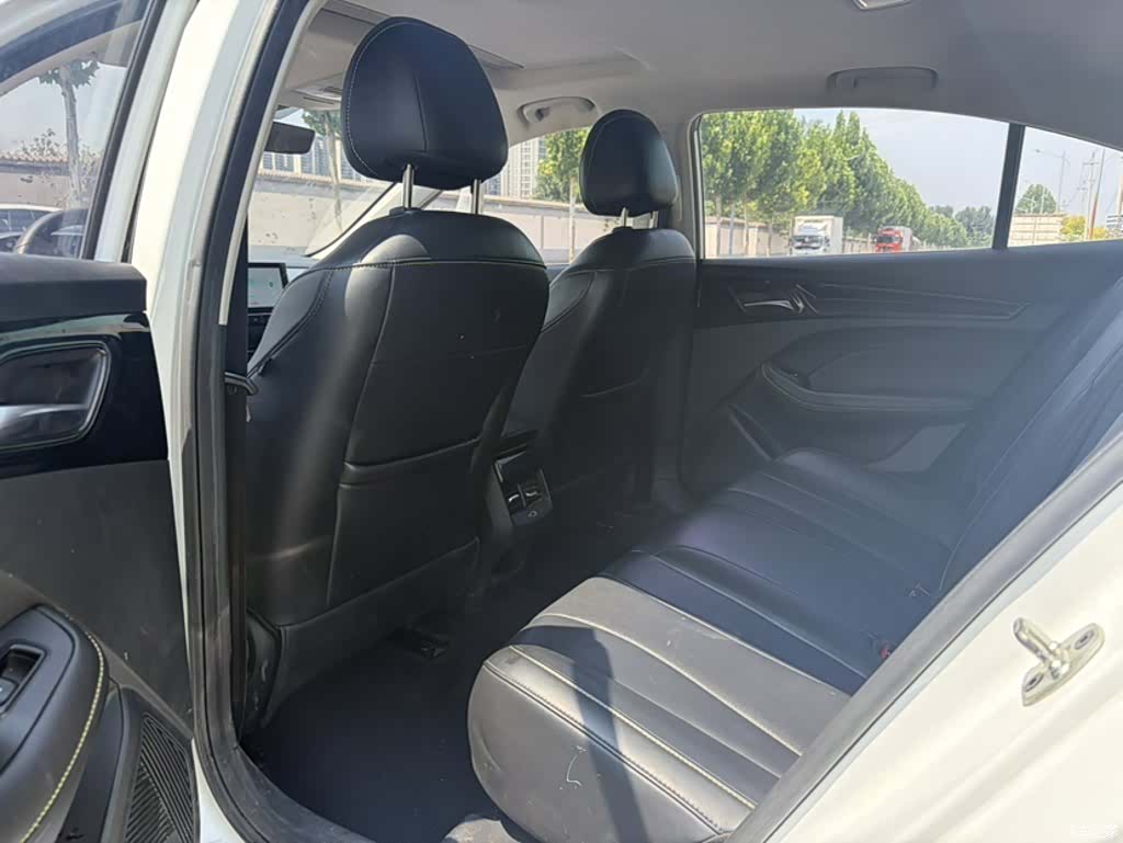 Roewe i5, 2021 15