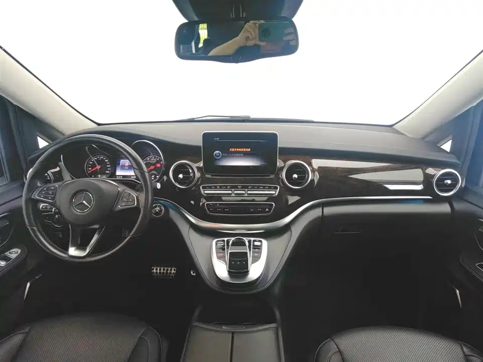 Mercedes-Benz V-class